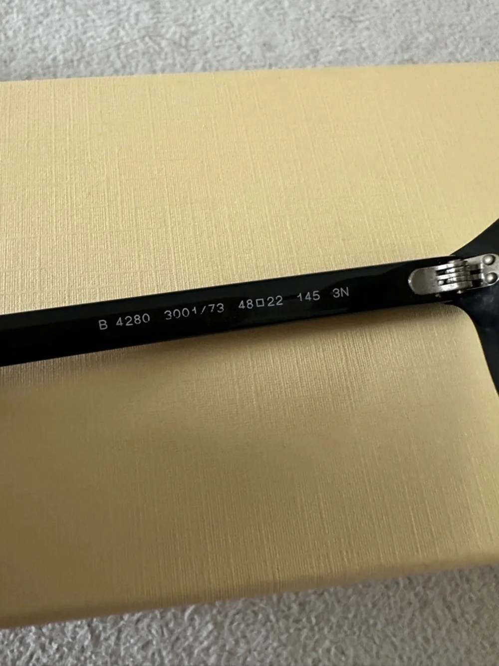 Burberry vintage Black Round Sunglasses